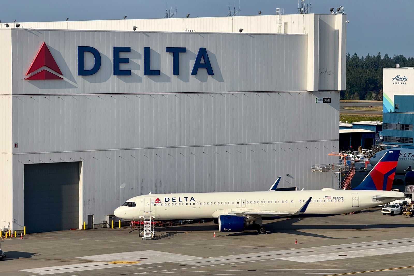 View of a Delta plane from Seattle's Delta One Lounge