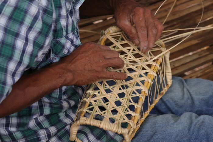 Tagbanwa Ratan handicraft weaver