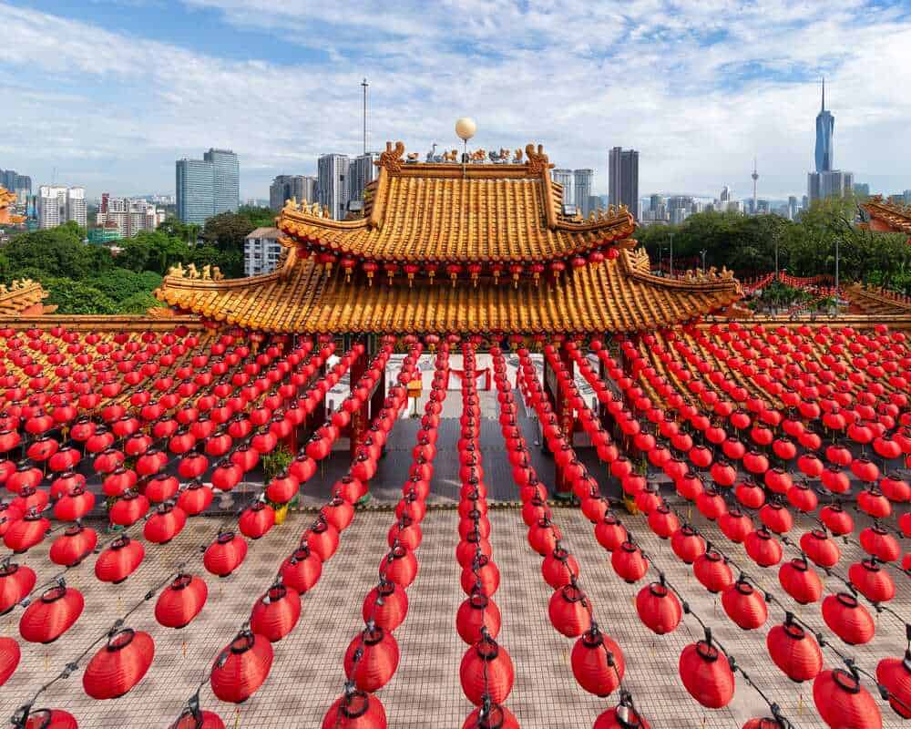 red lanterns in front of Thean Hou Temple.