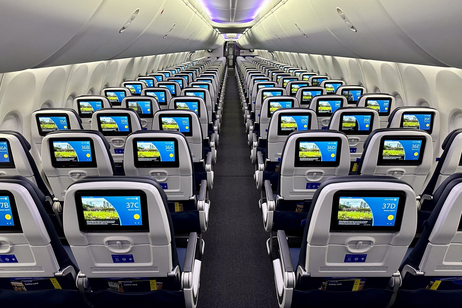 United New Signature interior Economy First Boeing 737 MAX 9
